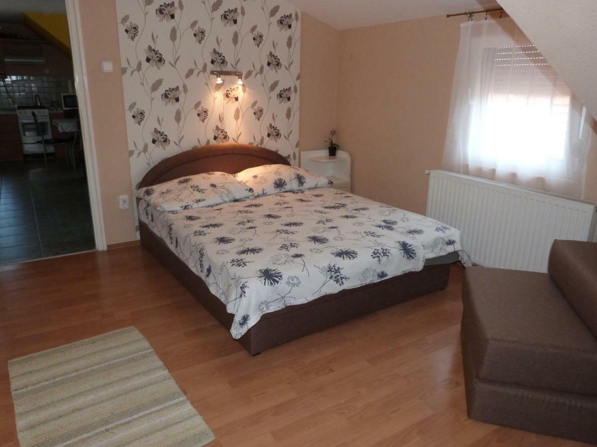 Andi Apartman Appartement Gyula Buitenkant foto